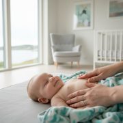 Babymassasjekurs: En komplett guide til nærhet, trygghet og lindring