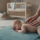 Fordeler med babymassasje for søvn: En komplett guide for foreldre (2026)