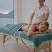 Massasje mot stress: En vitenskapelig guide til hvordan berøring roer nervesystemet – Hero Image Massasje mot stress: En vitenskapelig guide til hvordan berøring roer nervesystemet